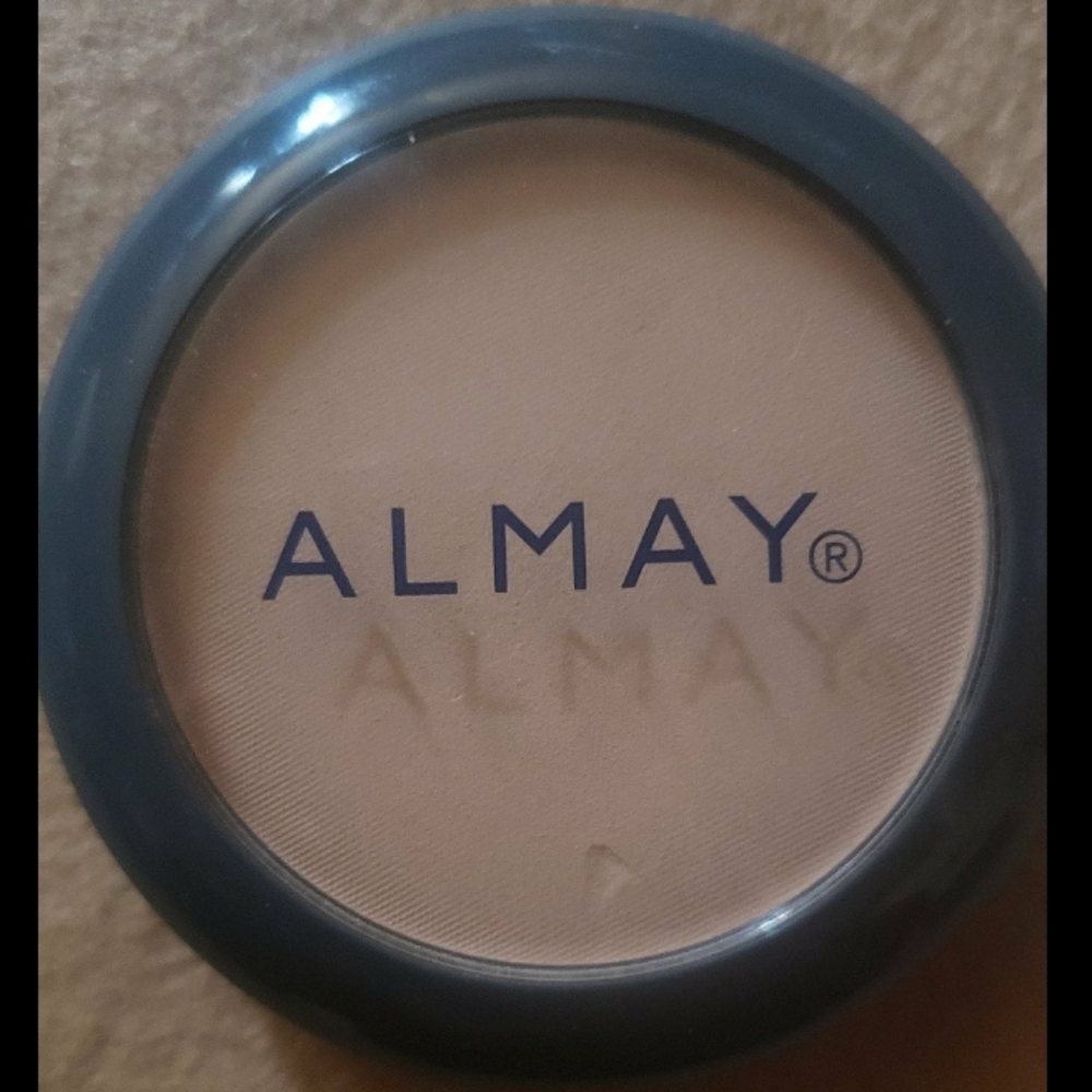 Almay Cream Compact Powder - Picture 2 of 3